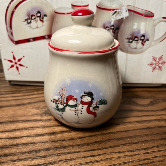 -5 Piece "WINTER WISHES"  Boxed Table Set ~ Napkin, S&P, Creamer, Sugar - Picture 8 of 14